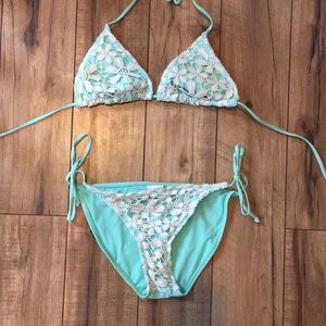 Super cute bikini!